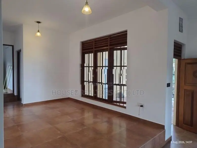 Spacious 4-Bedroom Villa for Sale – Kadawala, Dunagaha