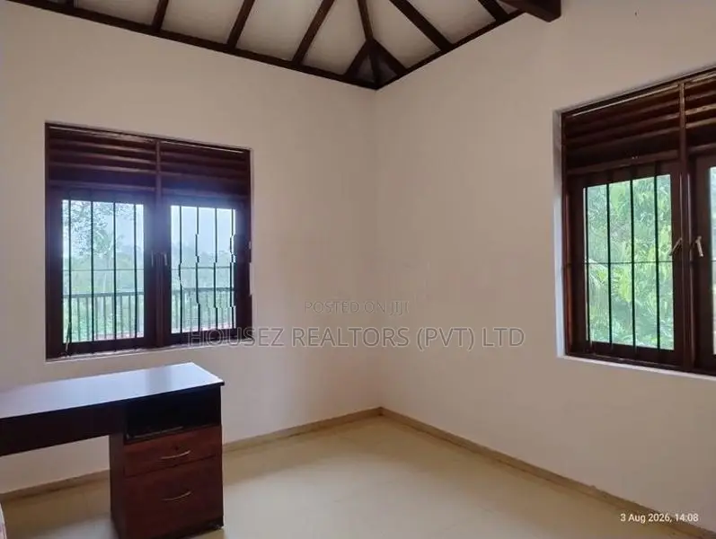 Spacious 4-Bedroom Villa for Sale – Kadawala, Dunagaha