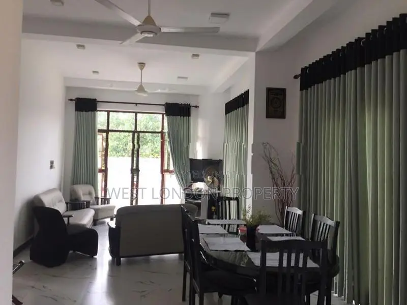 Gonawala, Kelaniya – Commercial House