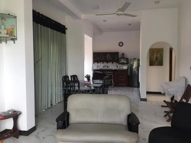 Gonawala, Kelaniya – Commercial House