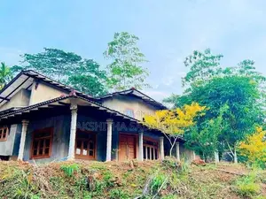 අකුරැස්ස මාරඹ ප්‍රදේශයේ විලා නිවසක් සමඟ ආදායම් ලබන තේ ඉඩමක් විකිණීමට