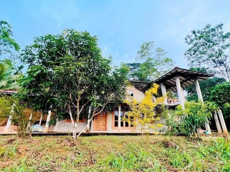 අකුරැස්ස මාරඹ ප්‍රදේශයේ විලා නිවසක් සමඟ ආදායම් ලබන තේ ඉඩමක් විකිණීමට