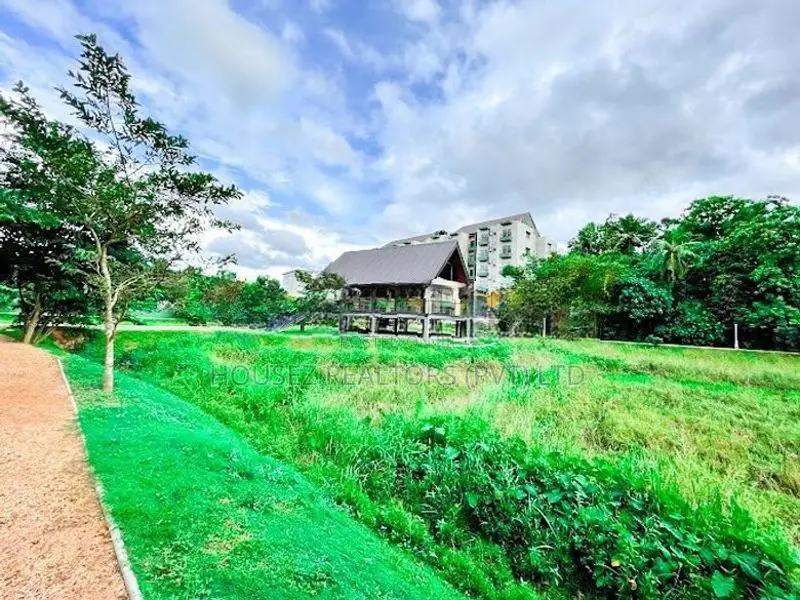 Furnished 2-Bedroom Apartment for Sale – Ariyana Resort, Athurugiriya