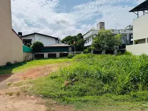 RESIDENTIAL LAND FOR SALE IN BORALESGAMUWA TOWN .