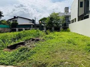 RESIDENTIAL LAND FOR SALE IN BORALESGAMUWA TOWN .