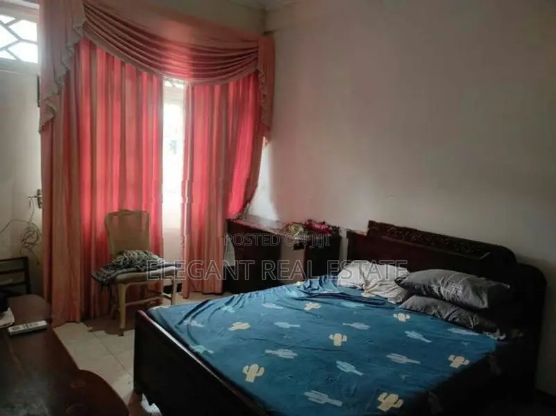 05 Bedroom 02 Storied House for Rent in Colombo 03 (A3254)