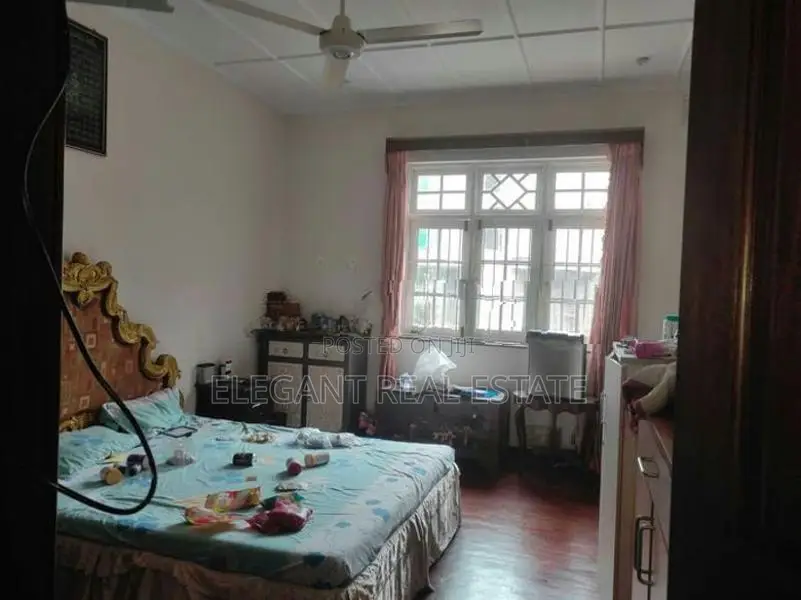05 Bedroom 02 Storied House for Rent in Colombo 03 (A3254)