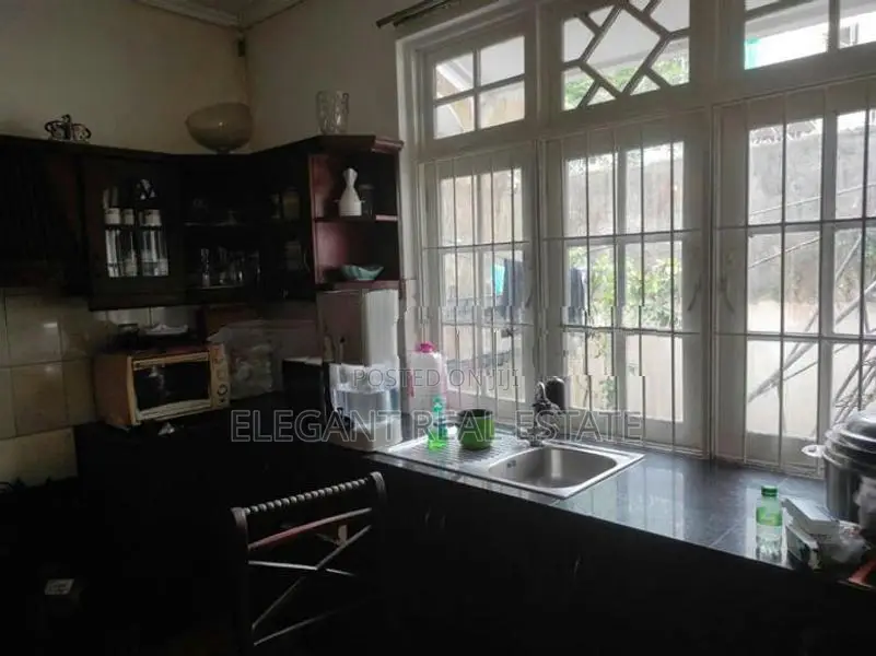 05 Bedroom 02 Storied House for Rent in Colombo 03 (A3254)