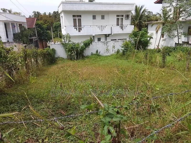 විකිණීමට ඉඩමක් - මහනුවර පාරට ,කොකිස් කඩේ හංදියට ආසන්නව නිදහස් මාවතේ
