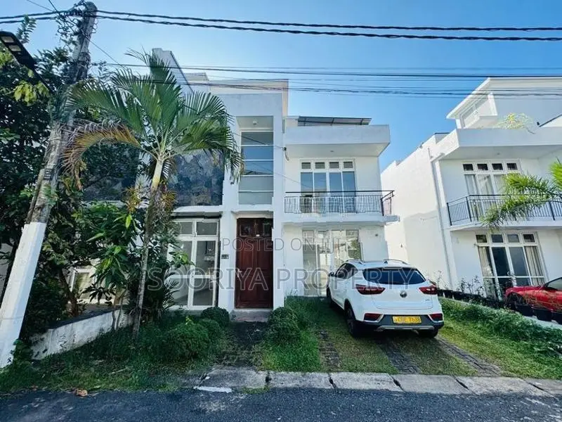 2 STORY LUXURY HOUSE FOR SALE WITH SWIMMING POOL - PILIYANDALA .