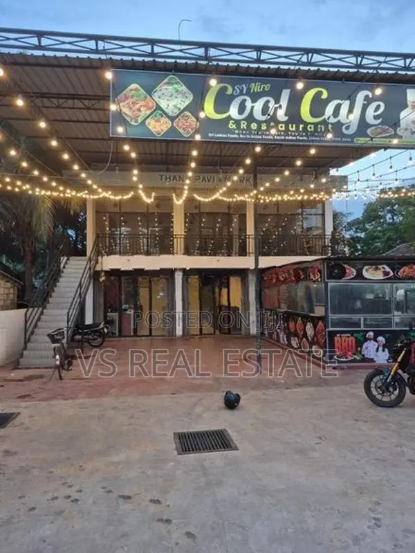 கொக்குவில் கே.கே.எஸ் வீதியில் வர்த்தகக் கட்டிடம் விற்பனைக்கு