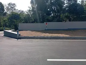 කහතුඩුවට ලඟින් වෙලකට මායිම්ව හොඳ ඉඩම