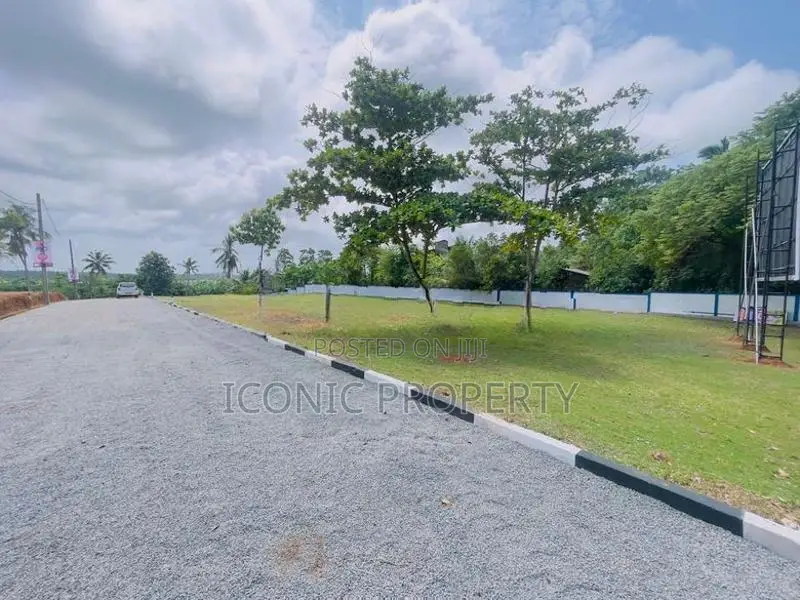 Bolgoda Lake facing land for sale in Wadduwa