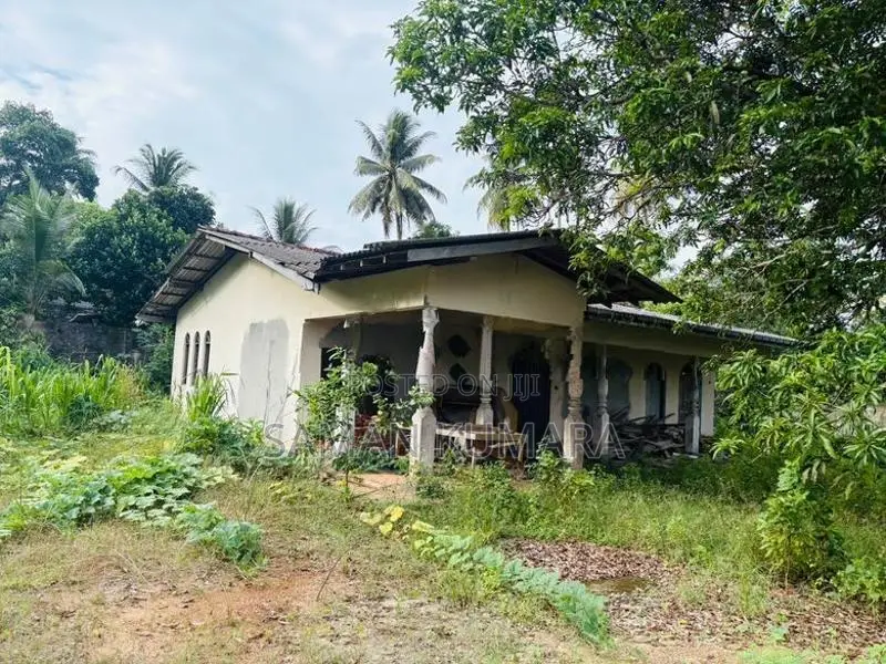 Land with House for Sale Wathugedara