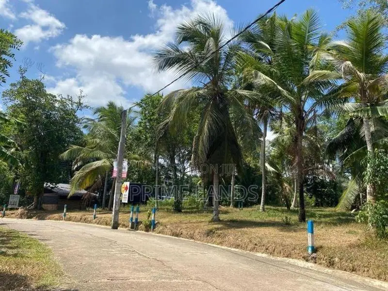 Land in Minuwangoda