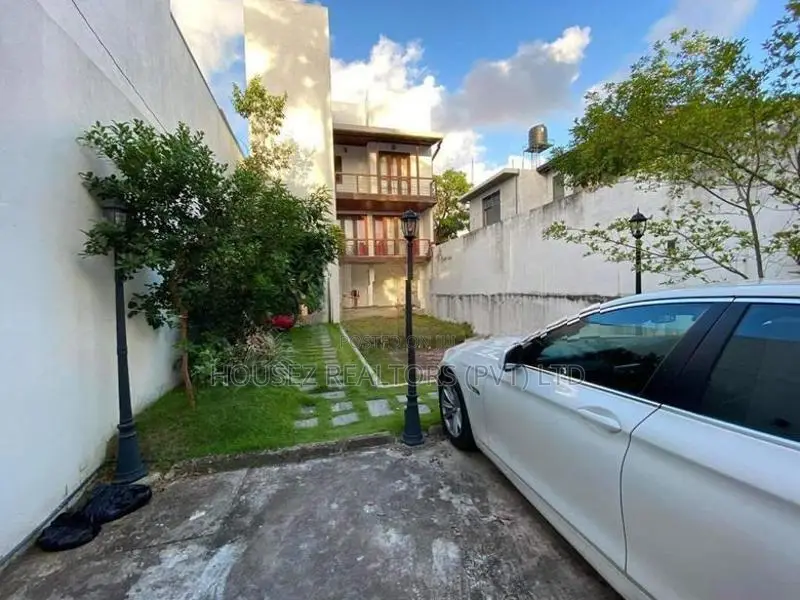 3-Storey Modern House for Sale – 10.5 Perches, Rathmalana