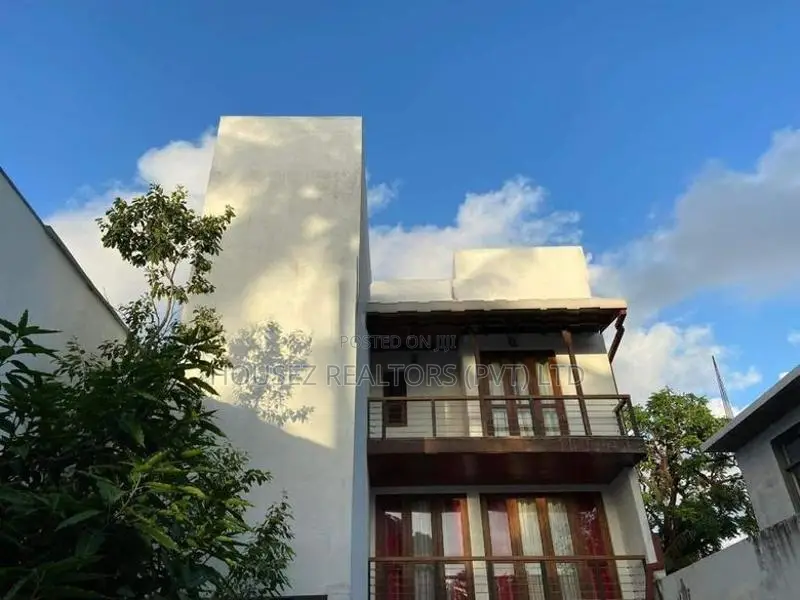 3-Storey Modern House for Sale – 10.5 Perches, Rathmalana