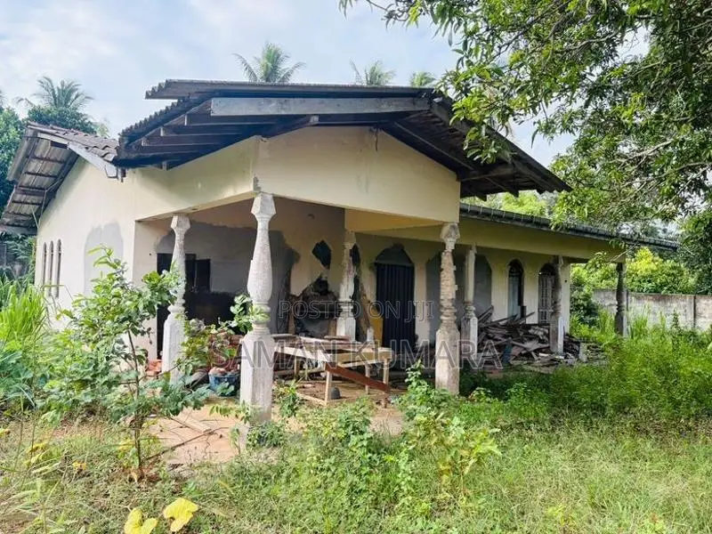Land with House for Sale Wathugedara