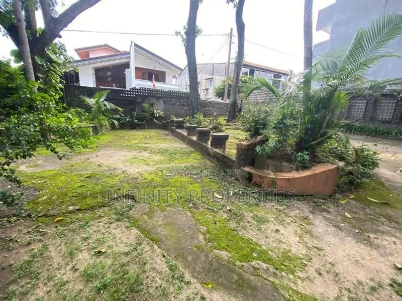 (AF143) 07 P Land With Property for Sale at Wimalawatha Road Nugegoda