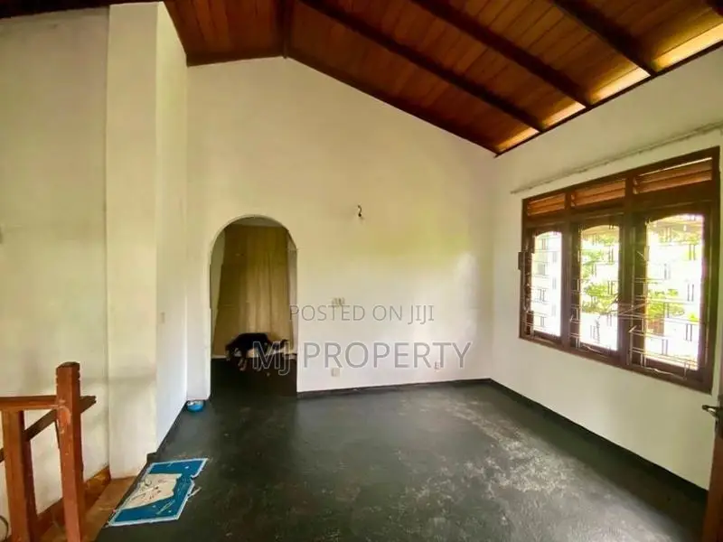 ( IS-1103) Valuable Two Storey House Sale in Homagama