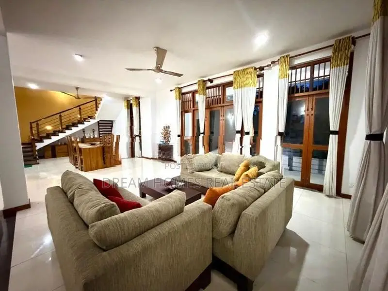 Luxury 4-Bedroom House with Pool – Thalawathugoda