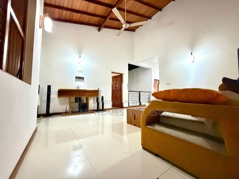 Luxury 4-Bedroom House with Pool – Thalawathugoda