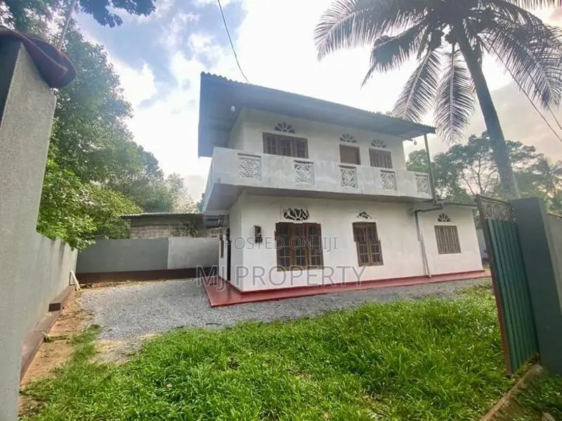 ( IS-1004) Valuable Two Storey House Sale in Homagama