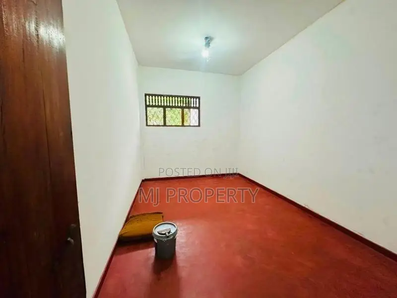 ( IS-1042) Valuable Half Complete Two Storey House Sale in Homagama