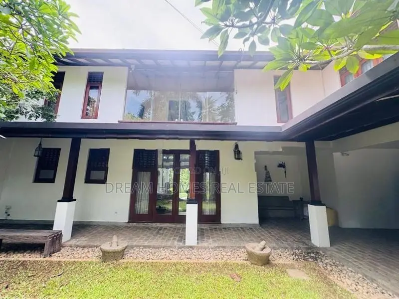 Luxury 5-Bedroom House with Paddy Field View-Baththaramulla