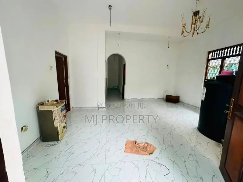 ( IS-1042) Valuable Half Complete Two Storey House Sale in Homagama
