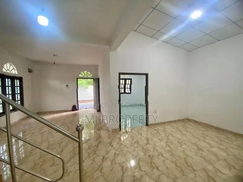 ( IS-1004) Valuable Two Storey House Sale in Homagama