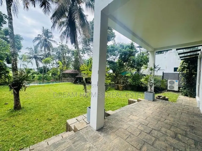 Luxury 5-Bedroom House with Paddy Field View-Baththaramulla