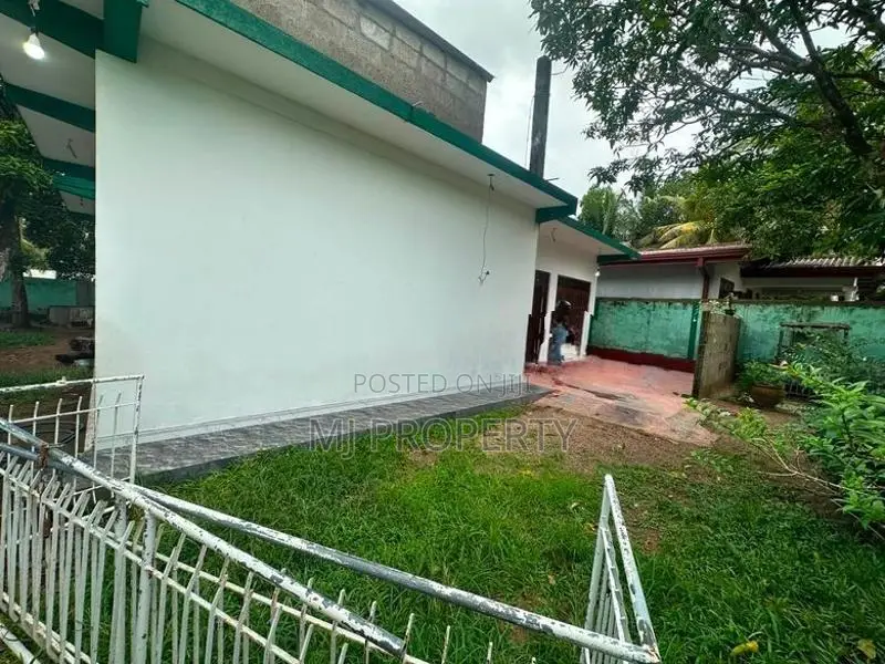 ( IS-1042) Valuable Half Complete Two Storey House Sale in Homagama