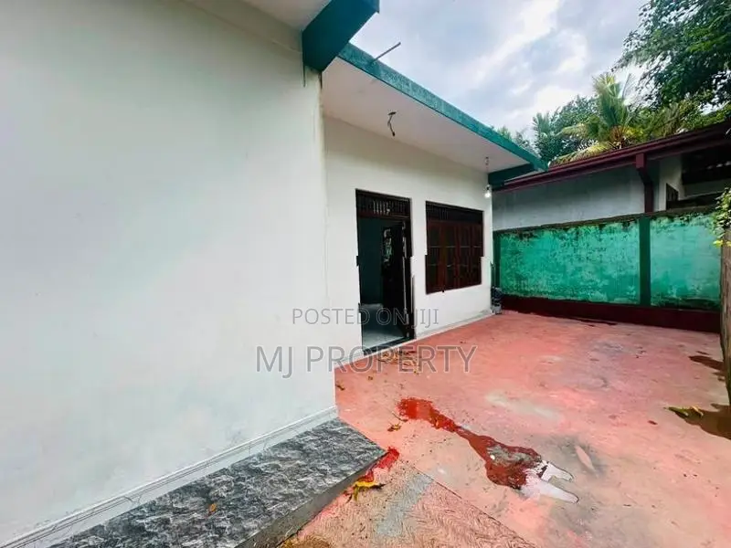 ( IS-1042) Valuable Half Complete Two Storey House Sale in Homagama