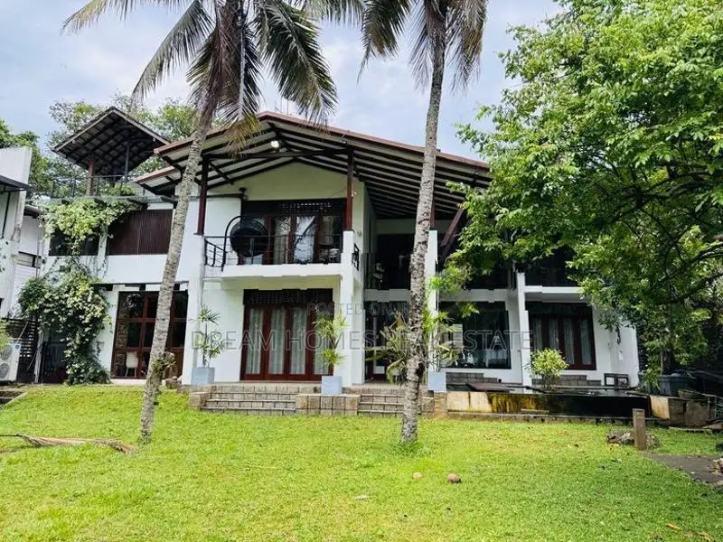 Luxury 5-Bedroom House with Paddy Field View-Baththaramulla