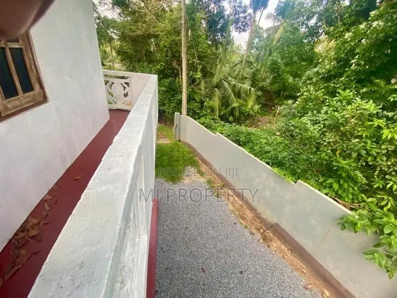 ( IS-1004) Valuable Two Storey House Sale in Homagama