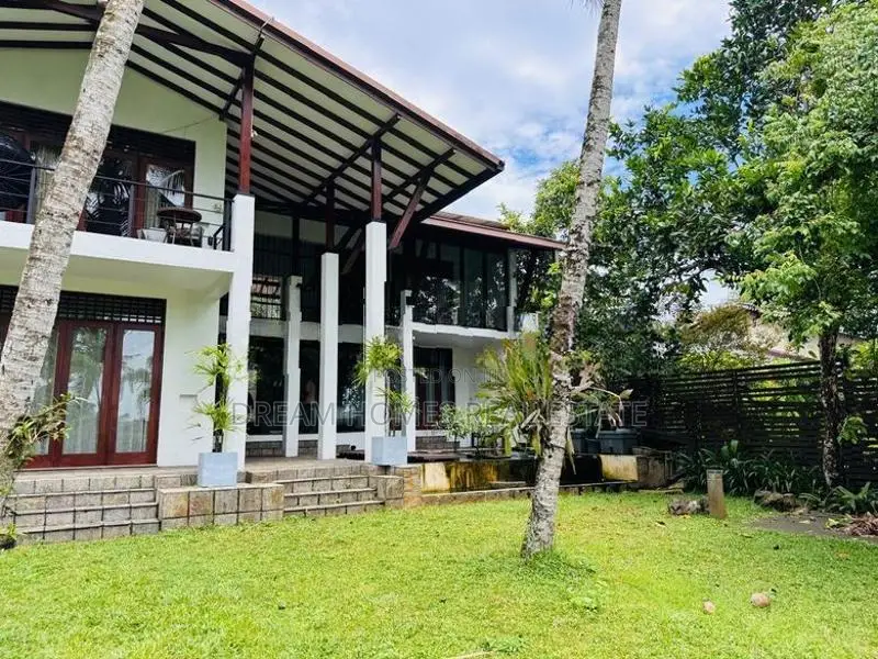 Luxury 5-Bedroom House with Paddy Field View-Baththaramulla