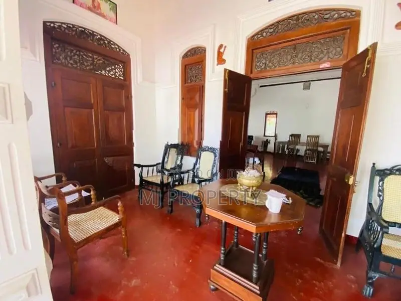 ( IS-1005) Highly Valuable Antique House With Furniture Sale in Padukk