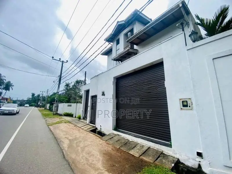 ( IS-1002) Valuable Two Storey House Sale in Kottawa