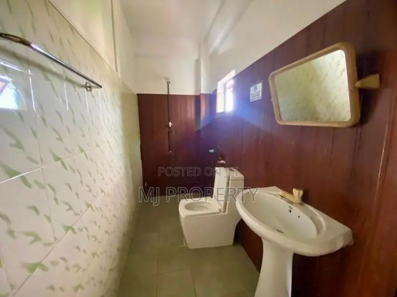 ( IC-1048) Highly Valuable Commercial Building Rent in Pannipitiya
