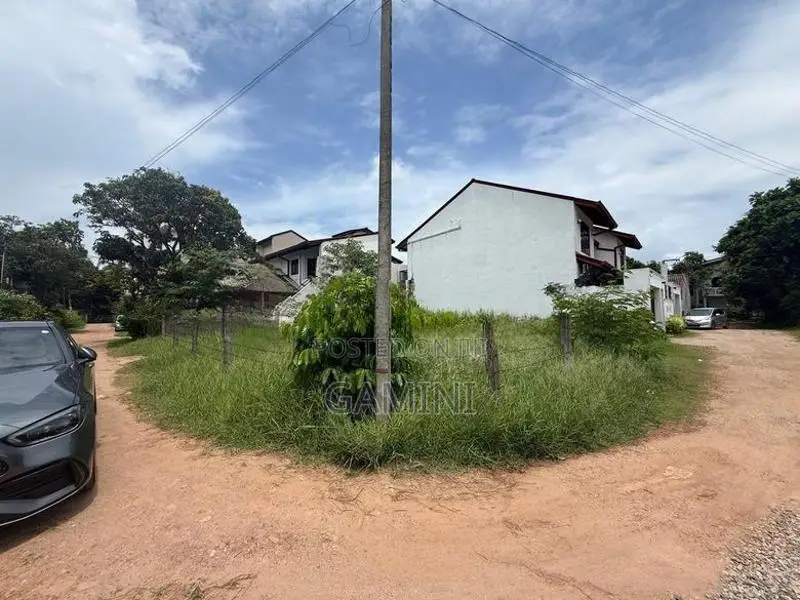 10 Perch Residential Land for Sale – Boralesgamuwa Pirivena Road