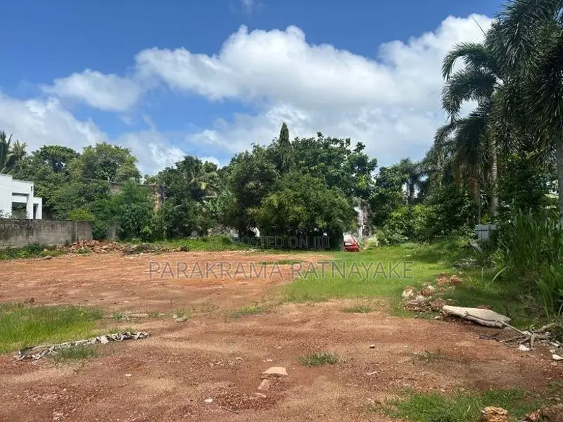 පානදුර නගරයට ආසන්නයෙන් පර්චස් 13ක ඉඩමක්