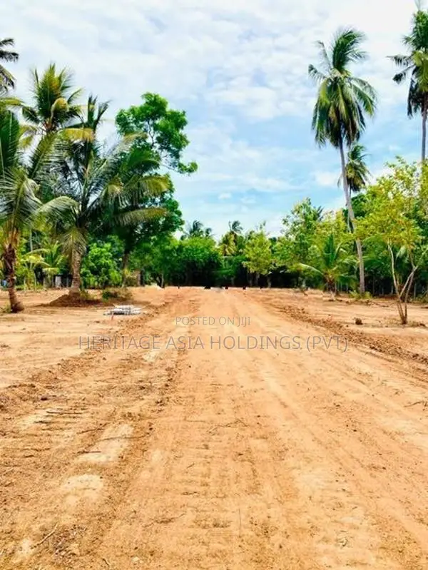 රුවන්වැලිසෑයට 4km දුරින් සින්නක්කර බිම් කොටස්