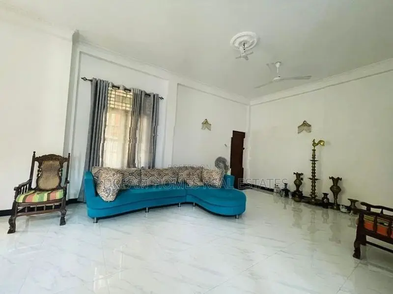 Spacious 5-Bedroom House for Sale in Kadawatha