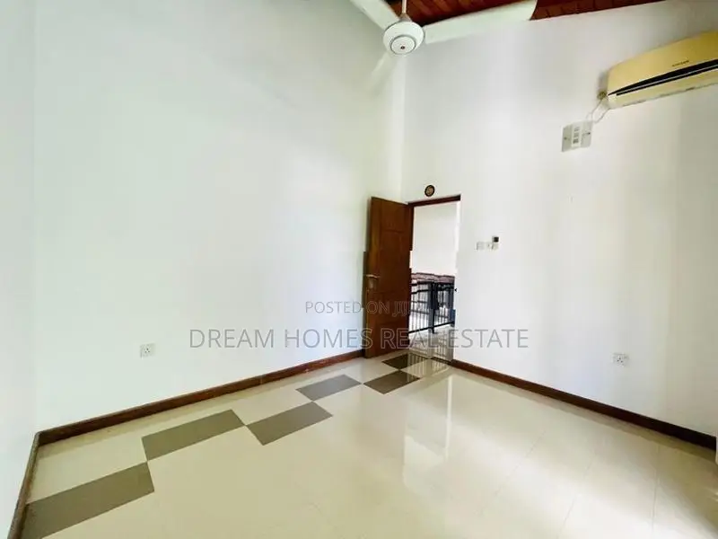 Modern Architect-Designed Luxury House for Sale – Wickramasinghepura