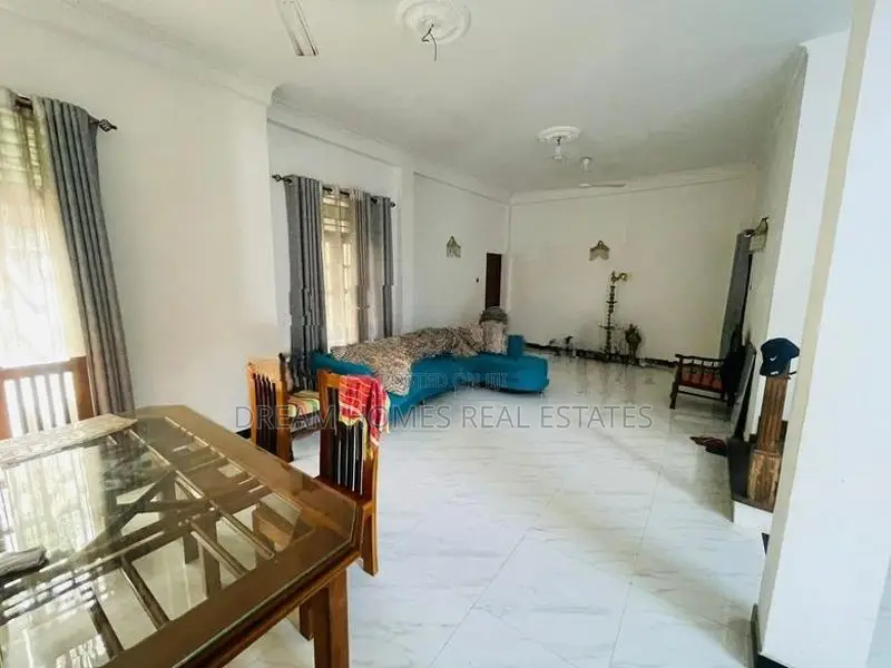 Spacious 5-Bedroom House for Sale in Kadawatha