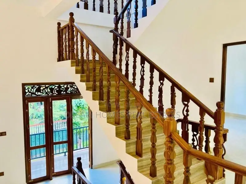 Spacious Luxury Residence with Grand Rooftop – Kadawatha