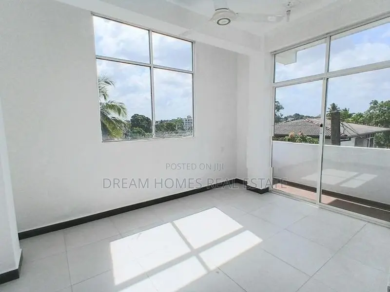 4 Bed 1st Floor House - Koswaththa, Muththettugoda Rd