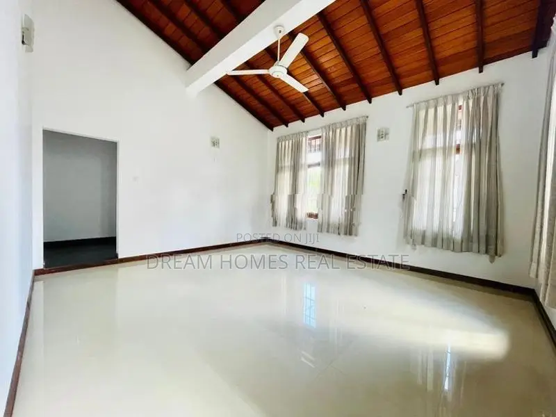 Modern Architect-Designed Luxury House for Sale – Wickramasinghepura