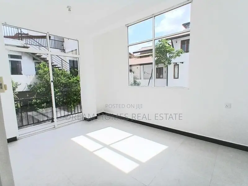 4 Bed 1st Floor House - Koswaththa, Muththettugoda Rd